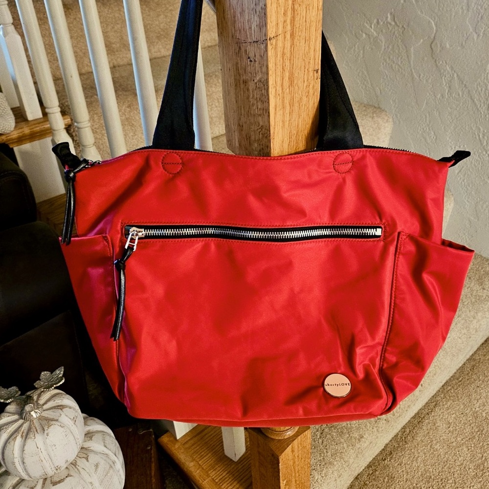 shortyLOVE Tillie tote. NEW. Red with black